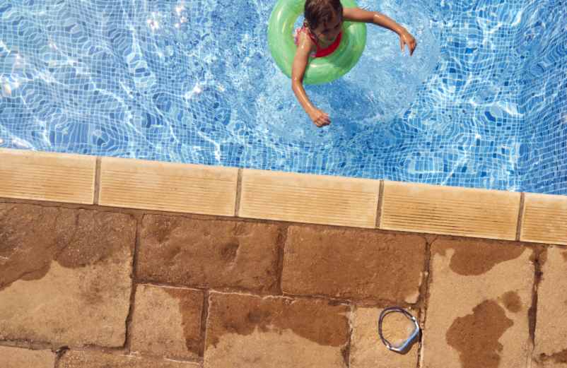 Margelles de piscine en pierre naturelle : comment sublimer et sécuriser votre bassin ? SDE68 Habitat