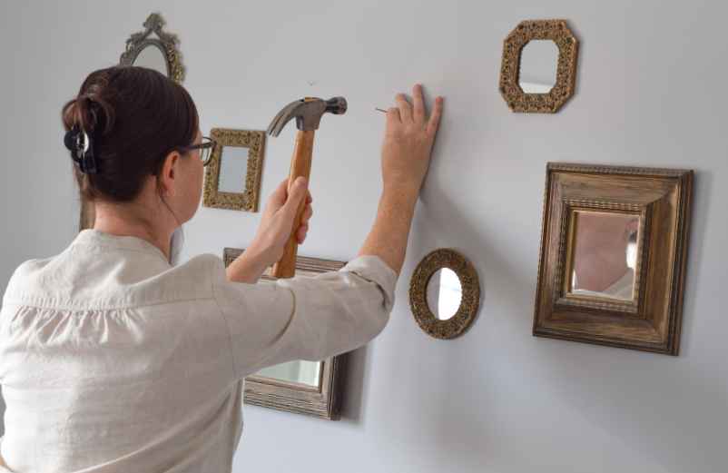 Comment fixer un objet lourd au mur sans percer ? 3 astuces magiques-SDE68 Habitat